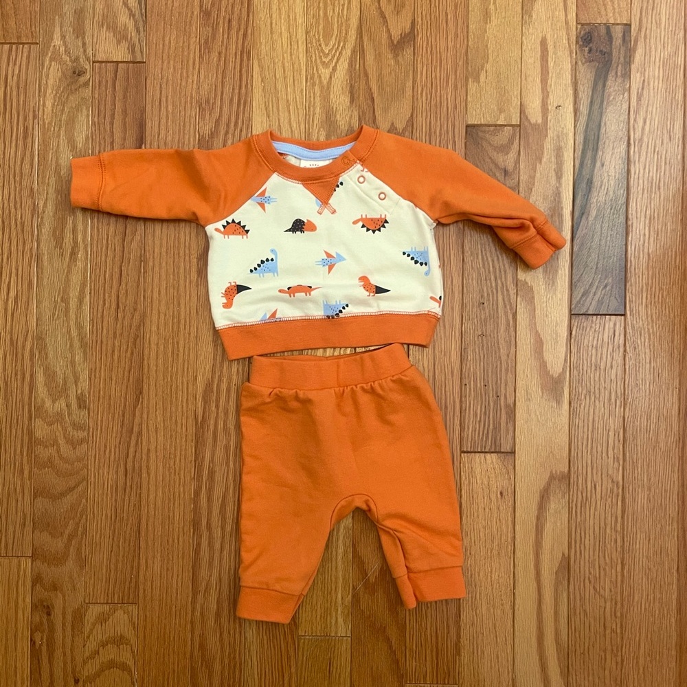 Cat & jack outfit size 0-3 months